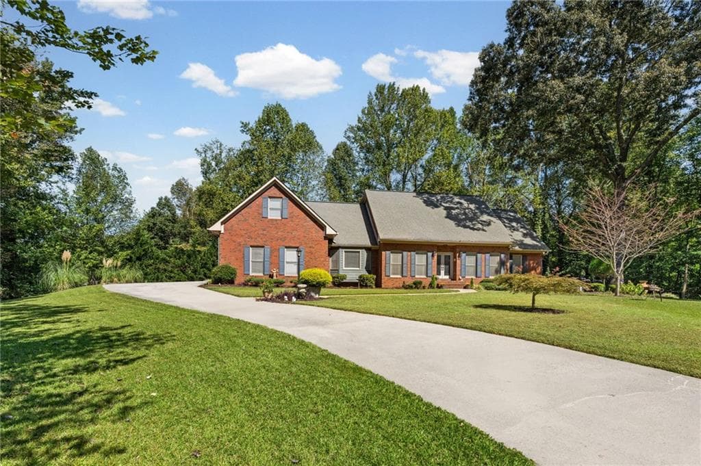 5 bedroom, 5 bathroom, 4,855 sq ft single family residence for sale at 2535 Kings Court, Cumming, GA 30040 — photo 9