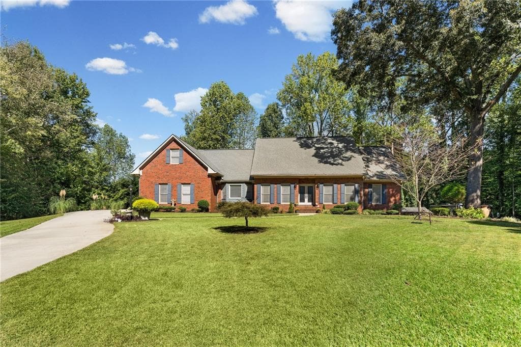 5 bedroom, 5 bathroom, 4,855 sq ft single family residence for sale at 2535 Kings Court, Cumming, GA 30040 — photo 10