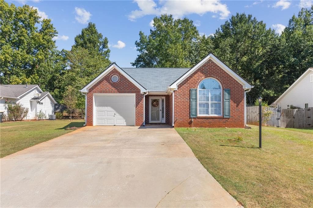 2 bedroom, 2 bathroom, 1,213 sq ft single family residence for sale at 11 Santa Rosa Way, Newnan, GA 30265