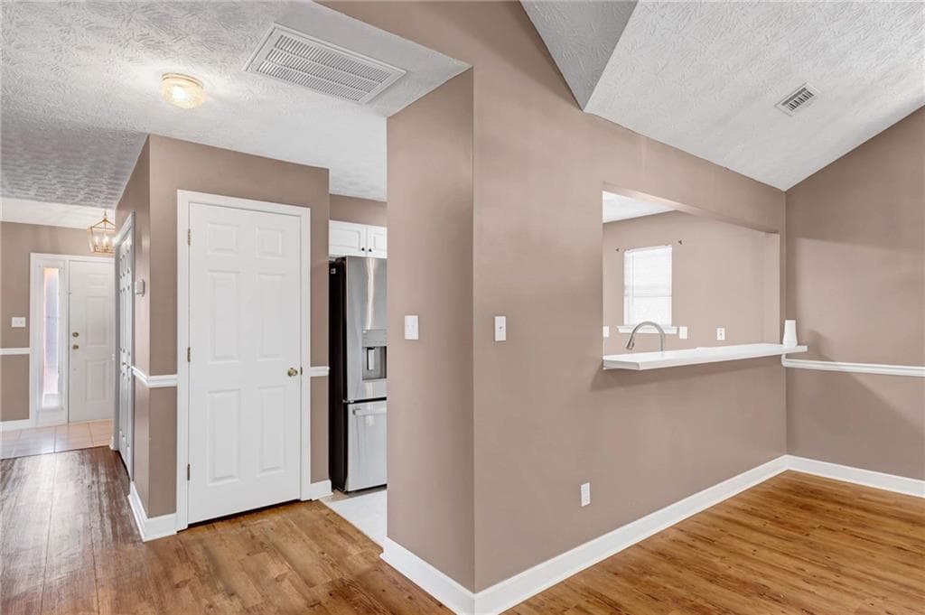 2 bedroom, 2 bathroom, 1,213 sq ft single family residence for sale at 11 Santa Rosa Way, Newnan, GA 30265 — photo 4