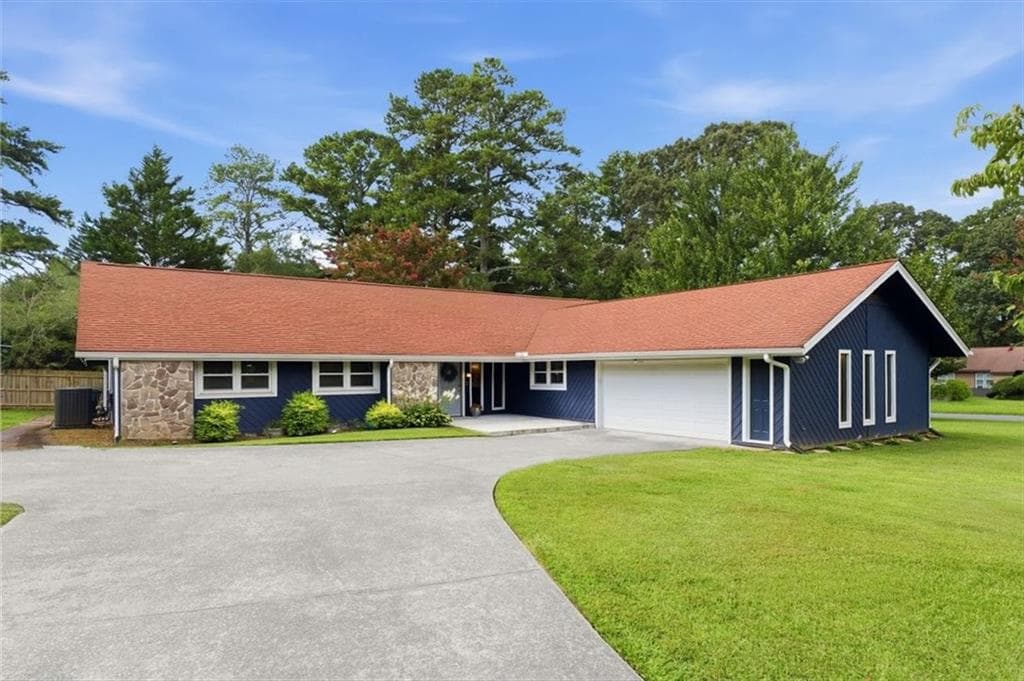 4 bedroom, 3 bathroom, 2,553 sq ft single family residence for sale at 3772 Ardsley Court, Marietta, GA 30062 — photo 2