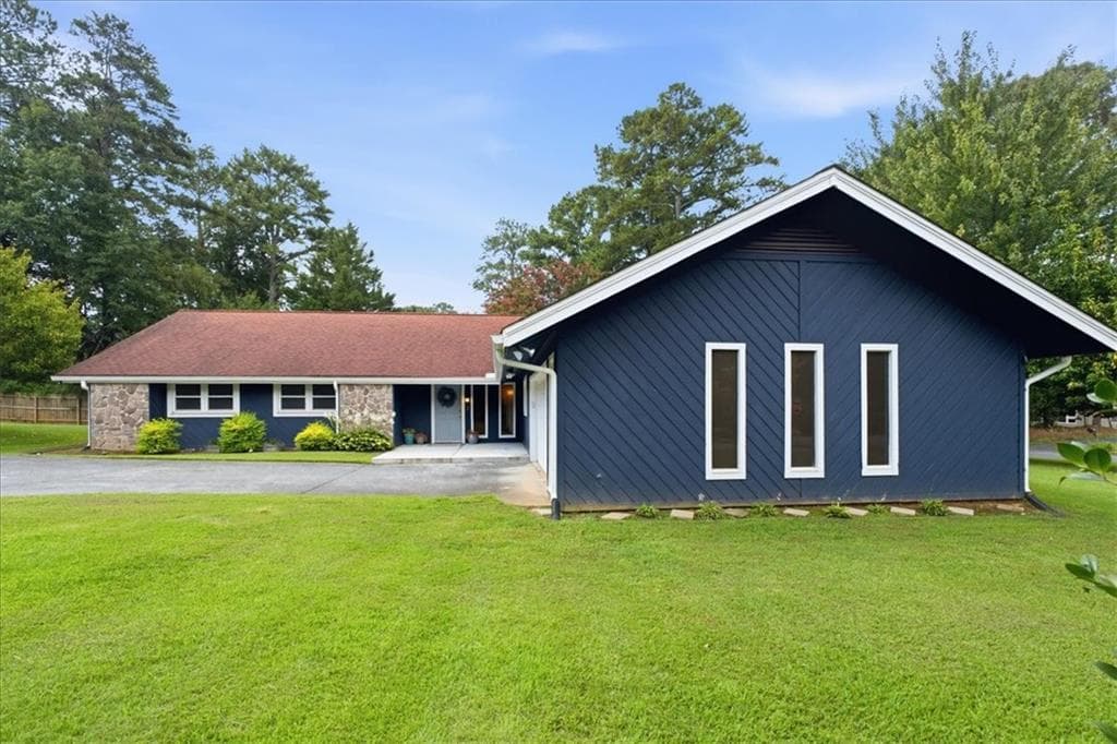 4 bedroom, 3 bathroom, 2,553 sq ft single family residence for sale at 3772 Ardsley Court, Marietta, GA 30062 — photo 3