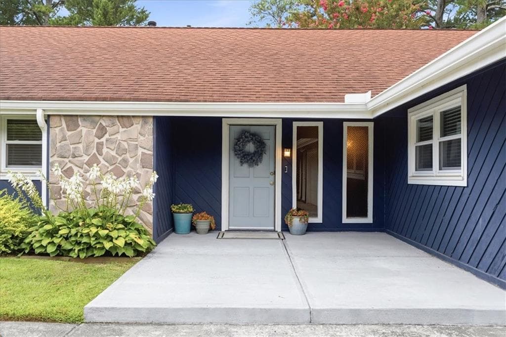 4 bedroom, 3 bathroom, 2,553 sq ft single family residence for sale at 3772 Ardsley Court, Marietta, GA 30062 — photo 4