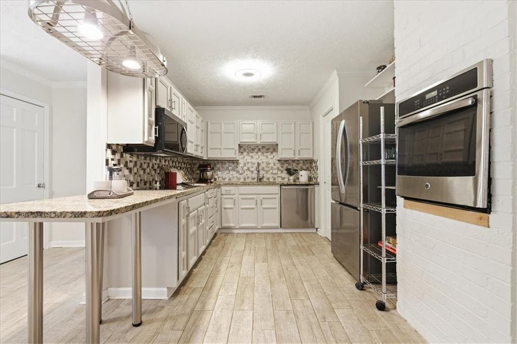 4 bedroom, 3 bathroom, 2,553 sq ft single family residence for sale at 3772 Ardsley Court, Marietta, GA 30062 — photo 6