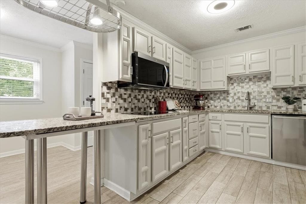 4 bedroom, 3 bathroom, 2,553 sq ft single family residence for sale at 3772 Ardsley Court, Marietta, GA 30062 — photo 7