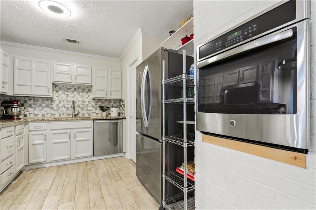 4 bedroom, 3 bathroom, 2,553 sq ft single family residence for sale at 3772 Ardsley Court, Marietta, GA 30062 — photo 8