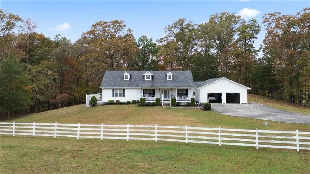 3 bedroom, 2 bathroom, 2,688 sq ft home for sale at 871 Robinson Road, Chatsworth, GA