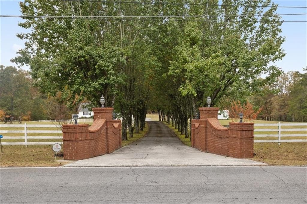 3 bedroom, 2 bathroom, 2,688 sq ft single family residence for sale at 871 Robinson Road, Chatsworth, GA 30705 — photo 5