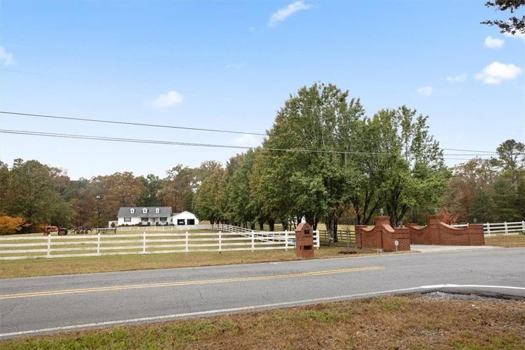 3 bedroom, 2 bathroom, 2,688 sq ft single family residence for sale at 871 Robinson Road, Chatsworth, GA 30705 — photo 2