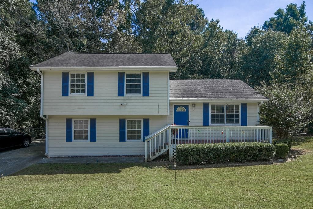 4 bedroom, 2 bathroom, 1,494 sq ft single family residence for sale at 1331 Sunsweet Drive, Lawrenceville, GA 30043