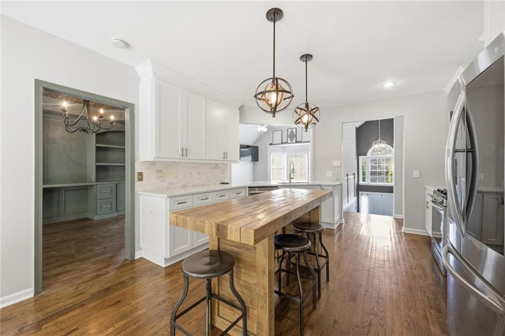 3 bedroom, 3 bathroom, 4,496 sq ft single family residence for sale at 2041 Castlemaine Circle, Woodstock, GA 30189 — photo 4