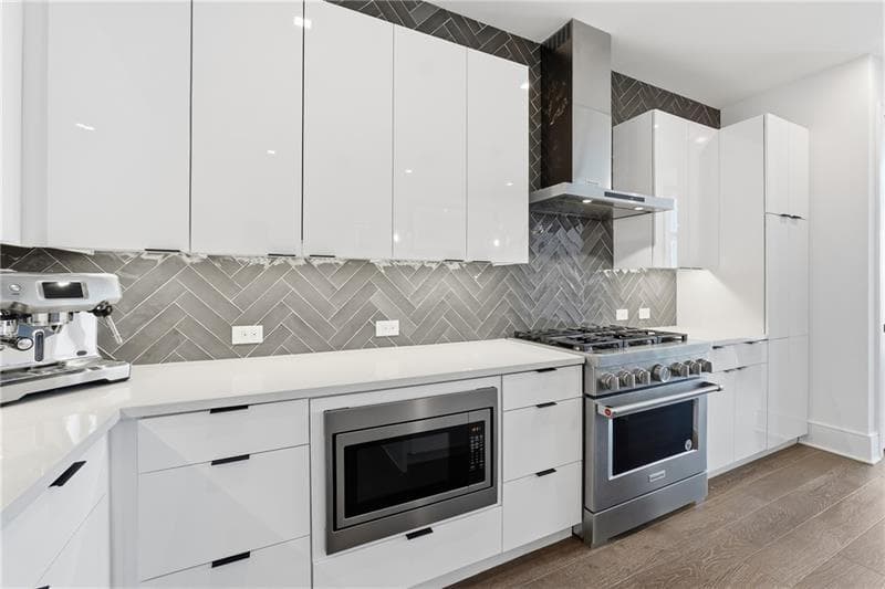 1 bedroom, 1 bathroom, 949 sq ft condominium for sale at 788 W Marietta Street 1806, Atlanta, GA 30318 — photo 2