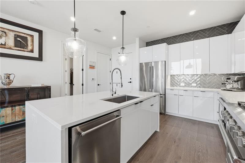1 bedroom, 1 bathroom, 949 sq ft condominium for sale at 788 W Marietta Street 1806, Atlanta, GA 30318 — photo 5