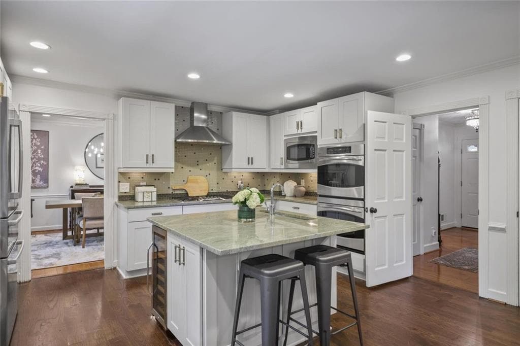 6 bedroom, 4 bathroom, 4,311 sq ft single family residence for sale at 5142 Corners Drive, Atlanta, GA 30338 — photo 2