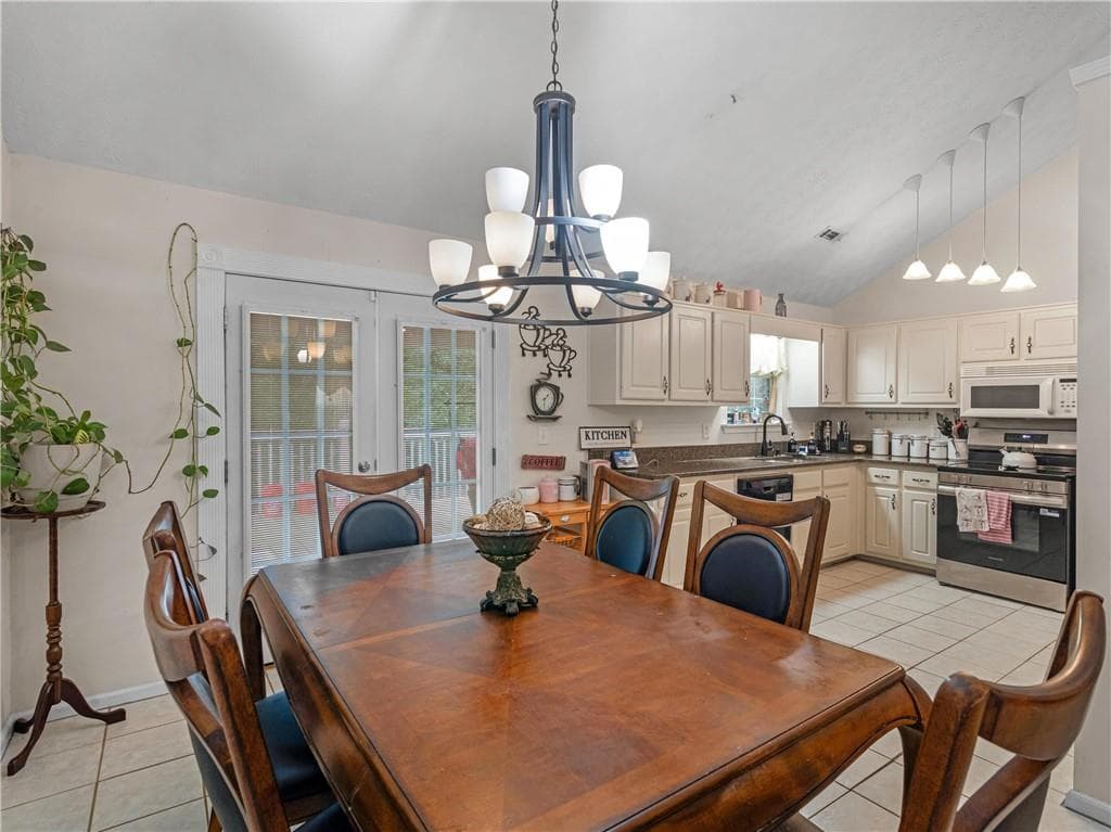 5 bedroom, 2 bathroom, 1,912 sq ft single family residence for sale at 100 Sable Circle, Covington, GA 30016 — photo 8
