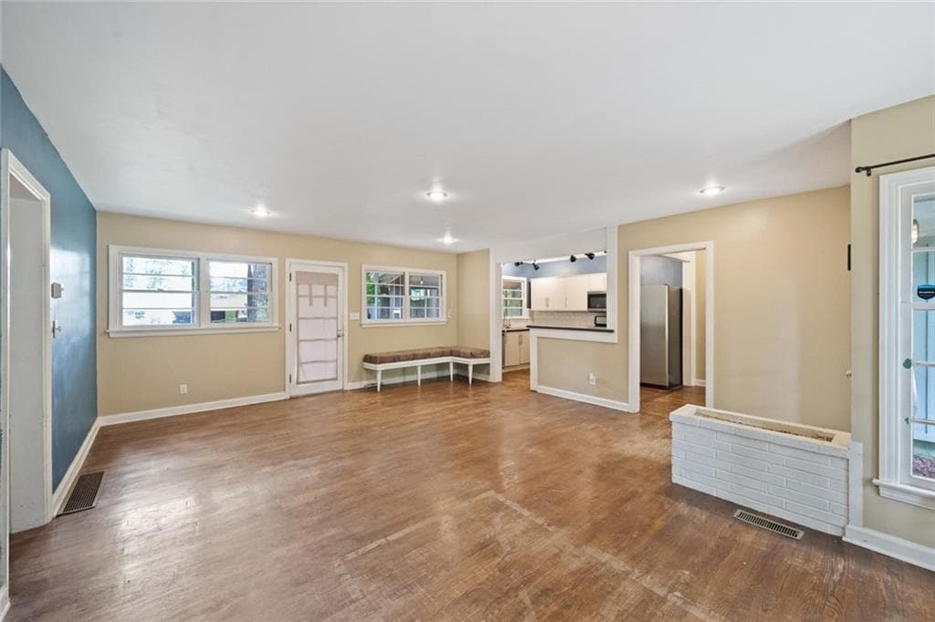 3 bedroom, 2 bathroom, 1,327 sq ft single family residence for sale at 2764 Hogan Road, Atlanta, GA 30344 — photo 7