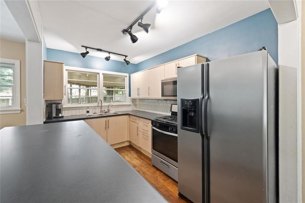 3 bedroom, 2 bathroom, 1,327 sq ft single family residence for sale at 2764 Hogan Road, Atlanta, GA 30344 — photo 9