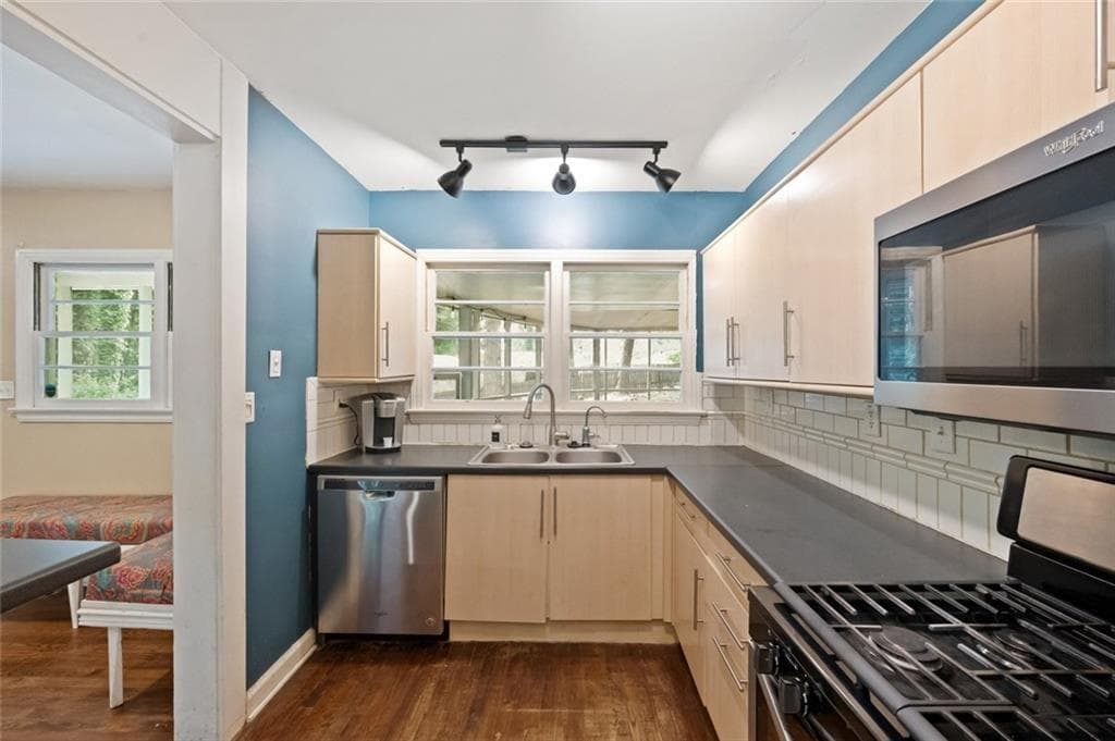 3 bedroom, 2 bathroom, 1,327 sq ft single family residence for sale at 2764 Hogan Road, Atlanta, GA 30344 — photo 10