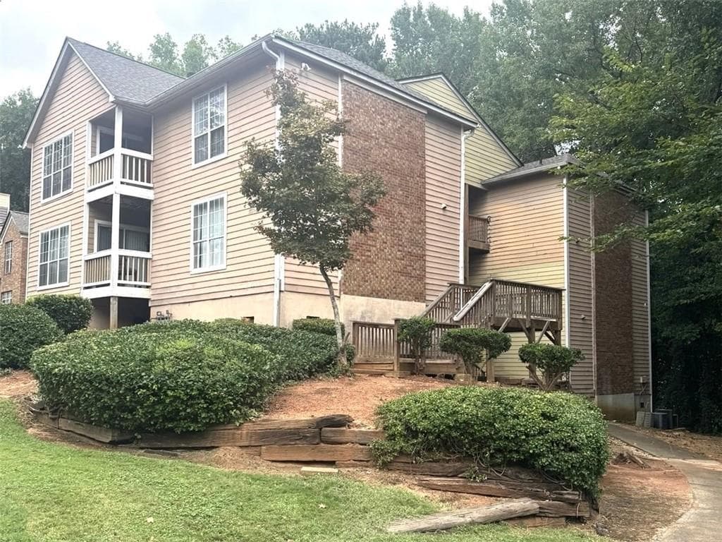 2 bedroom, 2 bathroom, 1,566 sq ft home for sale at 5539 Mountain Springs Circle, Stone Mountain, GA