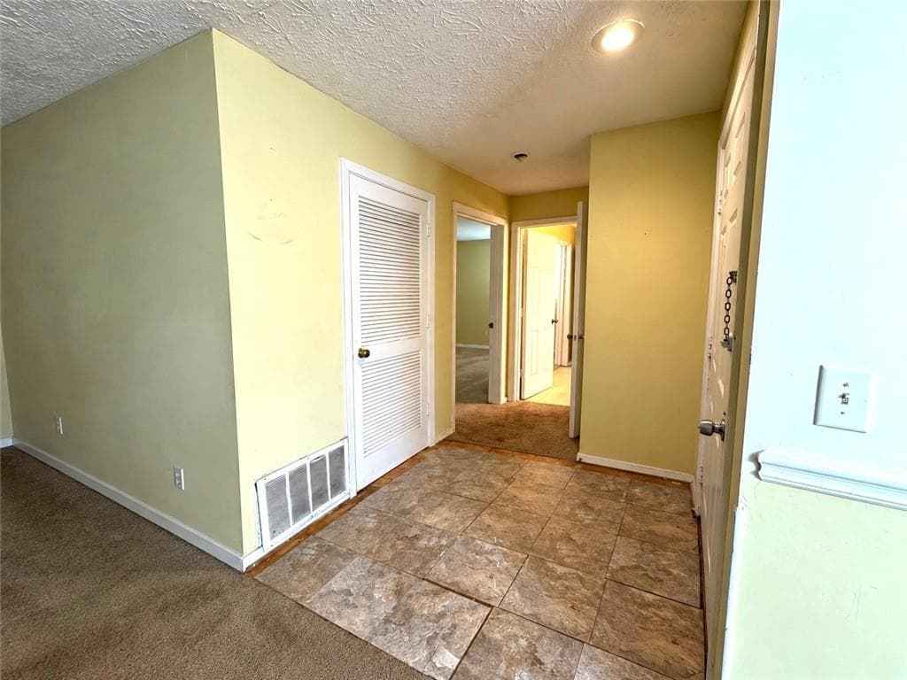 2 bedroom, 2 bathroom, 1,566 sq ft condominium for sale at 5539 Mountain Springs Circle, Stone Mountain, GA 30088 — photo 3