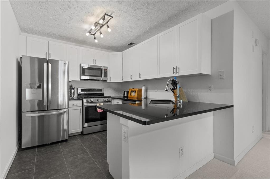 2 bedroom, 2 bathroom, 1,340 sq ft single family residence for sale at 3692 Avensong Village Circle, Milton, GA 30004 — photo 2