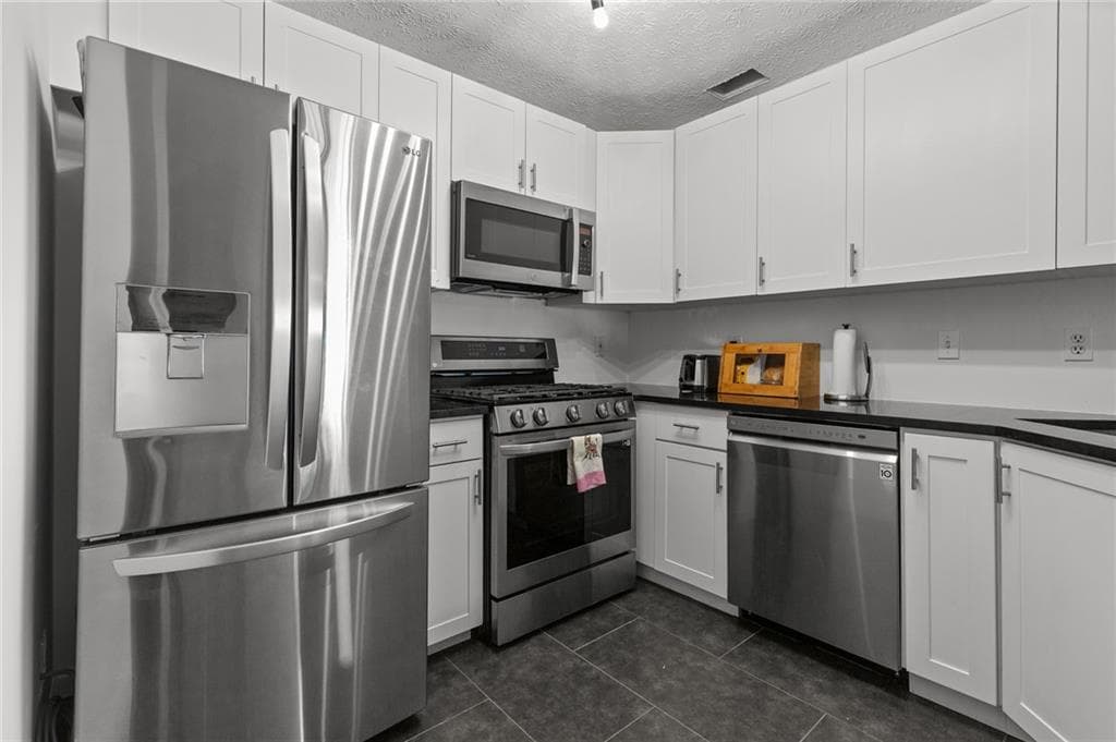 2 bedroom, 2 bathroom, 1,340 sq ft single family residence for sale at 3692 Avensong Village Circle, Milton, GA 30004 — photo 3
