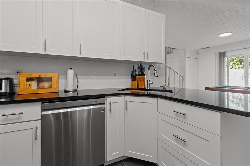 2 bedroom, 2 bathroom, 1,340 sq ft single family residence for sale at 3692 Avensong Village Circle, Milton, GA 30004 — photo 4