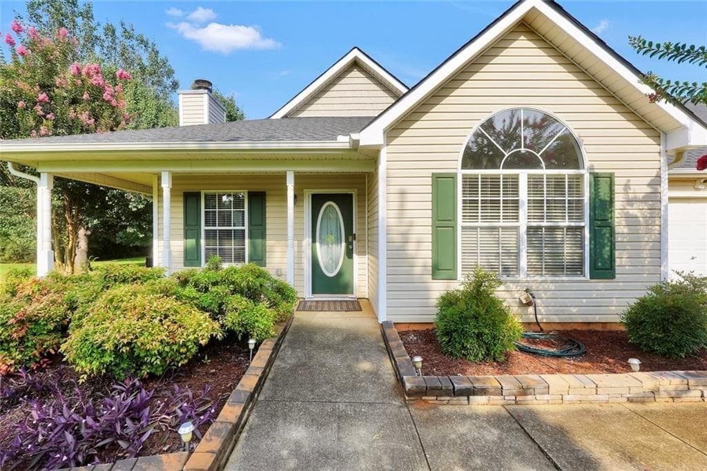 3 bedroom, 2 bathroom, 1,455 sq ft single family residence for sale at 1130 Larkspur Drive, Locust Grove, GA 30248 — photo 2