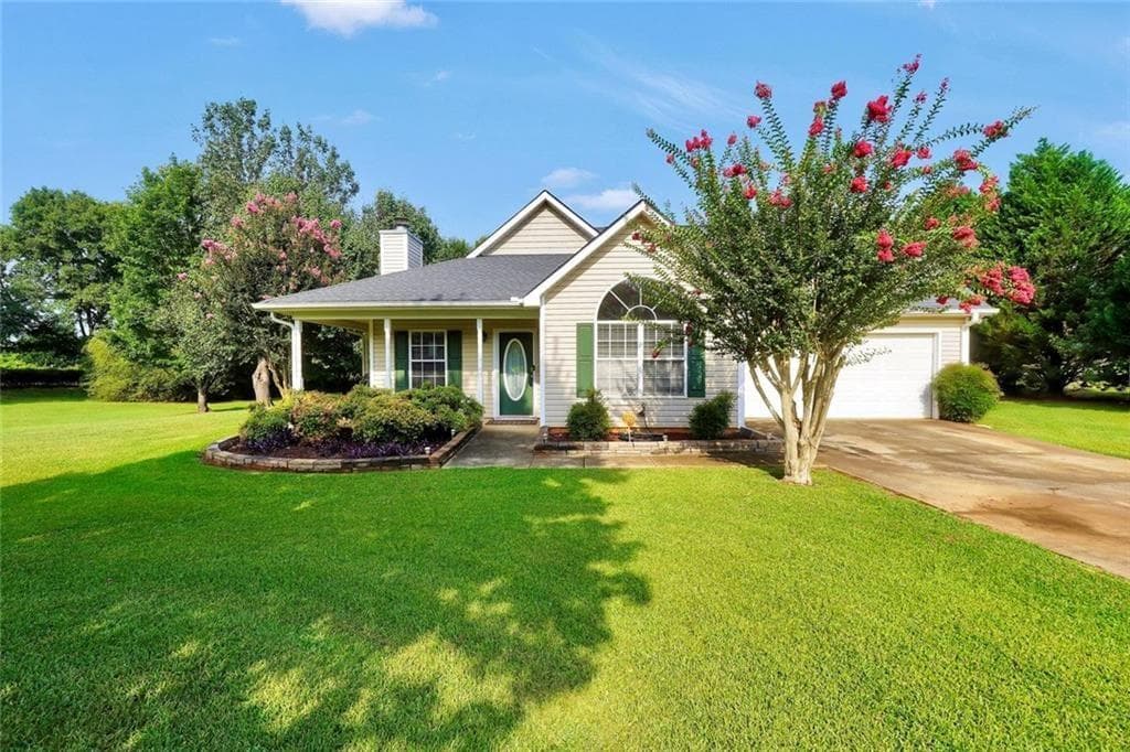 3 bedroom, 2 bathroom, 1,455 sq ft single family residence for sale at 1130 Larkspur Drive, Locust Grove, GA 30248 — photo 3