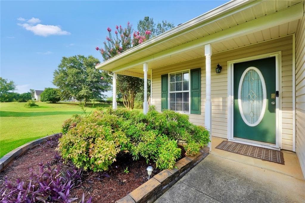3 bedroom, 2 bathroom, 1,455 sq ft single family residence for sale at 1130 Larkspur Drive, Locust Grove, GA 30248 — photo 6