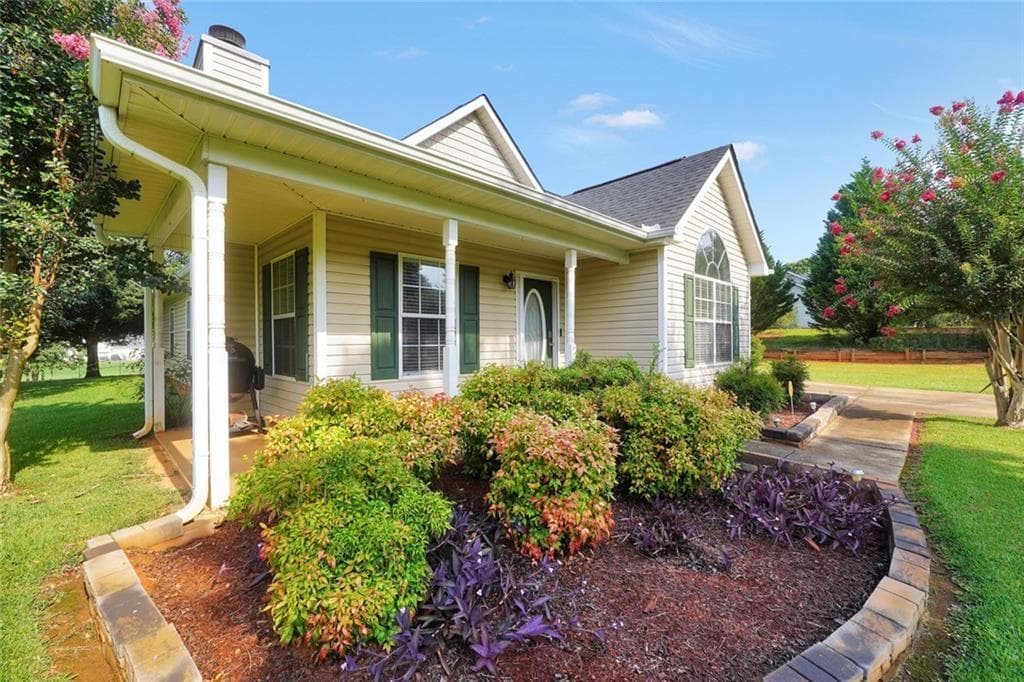3 bedroom, 2 bathroom, 1,455 sq ft single family residence for sale at 1130 Larkspur Drive, Locust Grove, GA 30248 — photo 7
