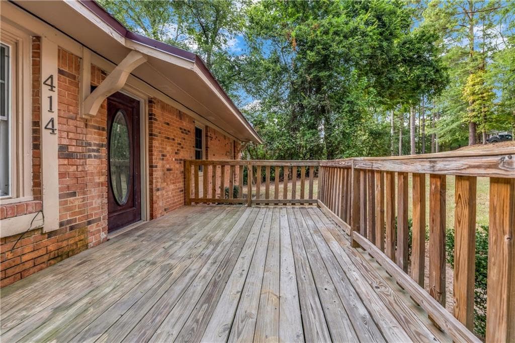 3 bedroom, 1 bathroom, 1,025 sq ft single family residence for sale at 414 West Richland Ave, Greensboro, GA 30642 — photo 3