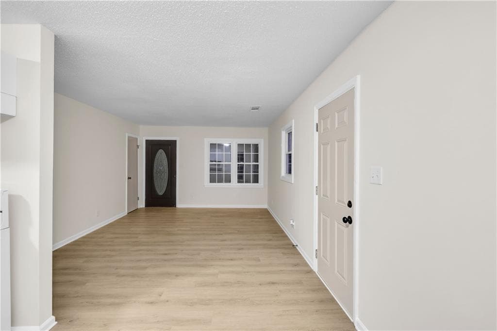 3 bedroom, 1 bathroom, 1,025 sq ft single family residence for sale at 414 West Richland Ave, Greensboro, GA 30642 — photo 4