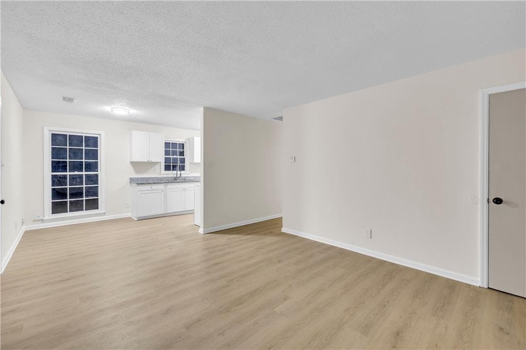 3 bedroom, 1 bathroom, 1,025 sq ft single family residence for sale at 414 West Richland Ave, Greensboro, GA 30642 — photo 5