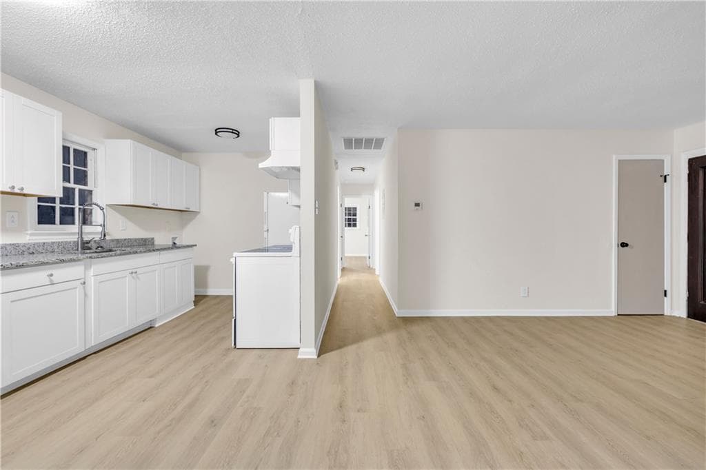 3 bedroom, 1 bathroom, 1,025 sq ft single family residence for sale at 414 West Richland Ave, Greensboro, GA 30642 — photo 6