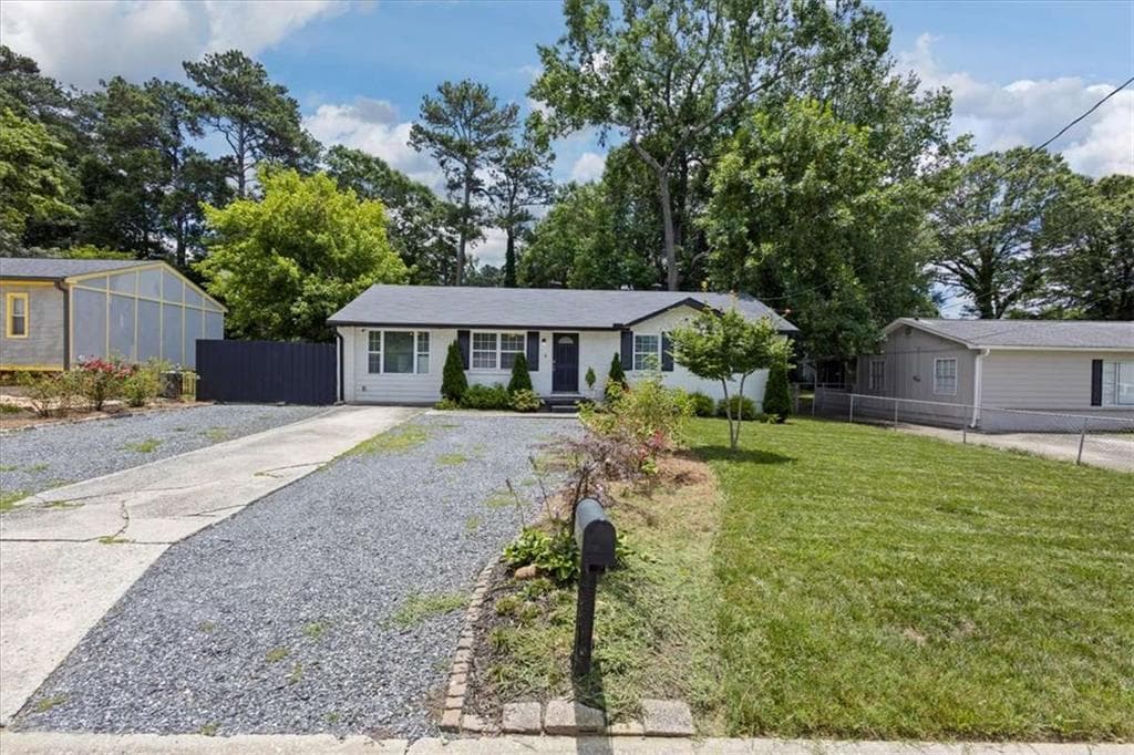 4 bedroom, 3 bathroom, 1,940 sq ft single family residence for sale at 255 Hummingbird Way, Riverdale, GA 30274 — photo 2
