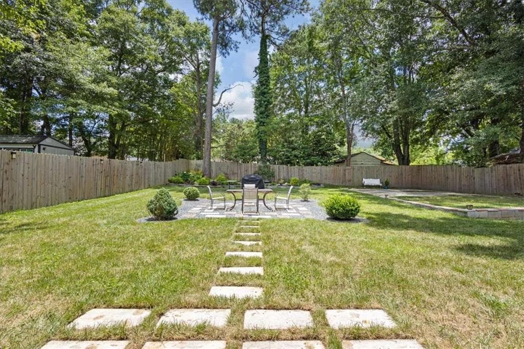 4 bedroom, 3 bathroom, 1,940 sq ft single family residence for sale at 255 Hummingbird Way, Riverdale, GA 30274 — photo 4