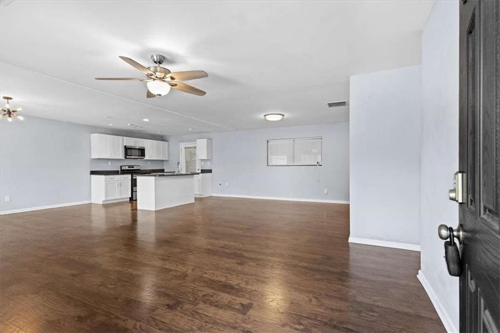 4 bedroom, 3 bathroom, 1,940 sq ft single family residence for sale at 255 Hummingbird Way, Riverdale, GA 30274 — photo 7