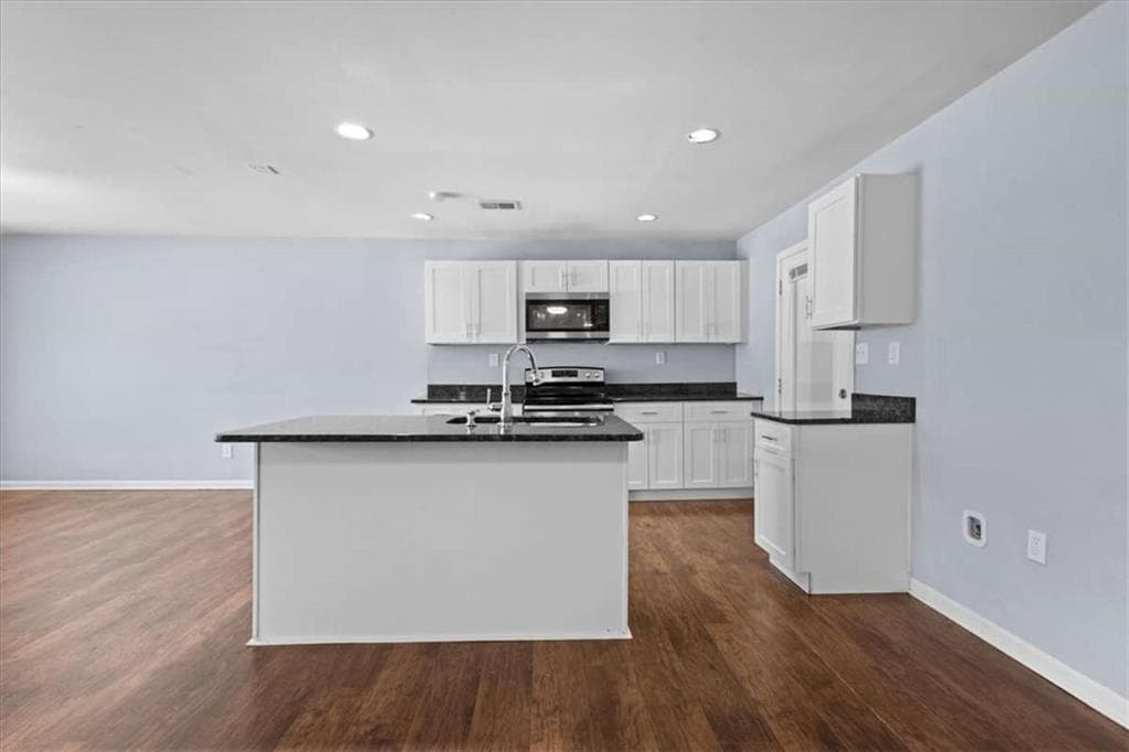 4 bedroom, 3 bathroom, 1,940 sq ft single family residence for sale at 255 Hummingbird Way, Riverdale, GA 30274 — photo 10