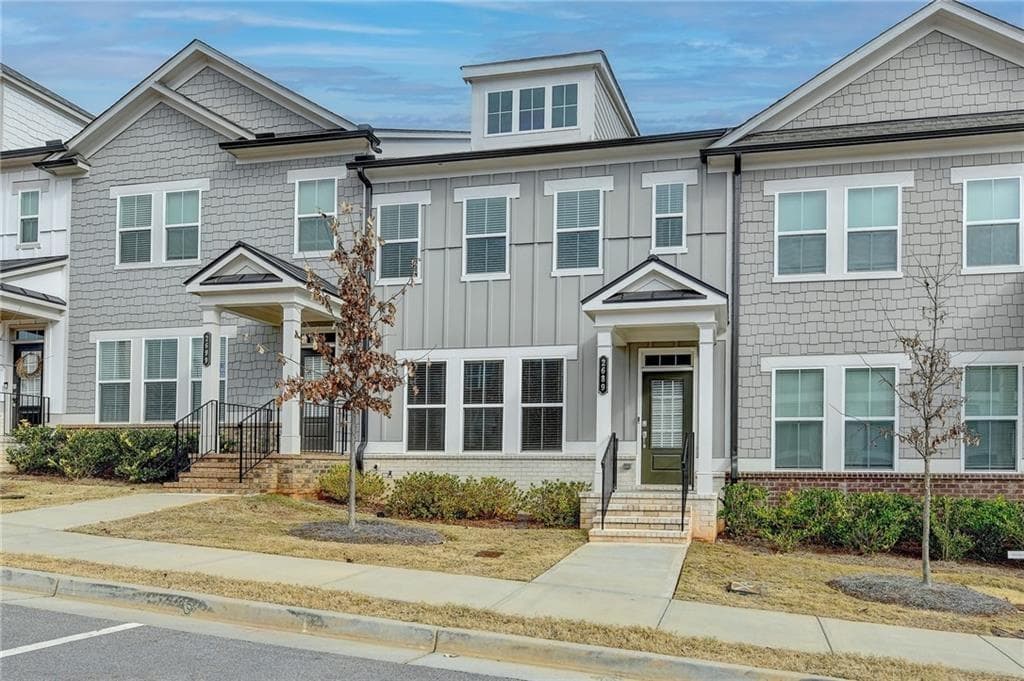3 bedroom, 4 bathroom, 2,420 sq ft townhouse for sale at 2689 Richmond Row Drive, Suwanee, GA 30024 — photo 2