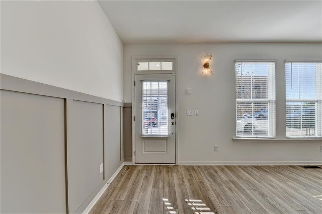 3 bedroom, 4 bathroom, 2,420 sq ft townhouse for sale at 2689 Richmond Row Drive, Suwanee, GA 30024 — photo 4