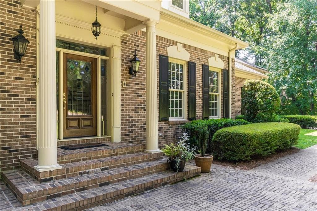 7 bedroom, 9 bathroom, 10,097 sq ft single family residence for rent at 565 RIVER CHASE Point, Atlanta, GA 30328 for $9,000 a month — photo 2
