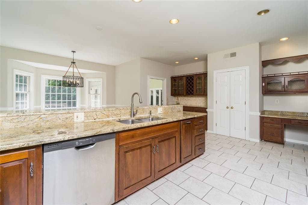 7 bedroom, 9 bathroom, 10,097 sq ft single family residence for rent at 565 RIVER CHASE Point, Atlanta, GA 30328 for $9,000 a month — photo 9