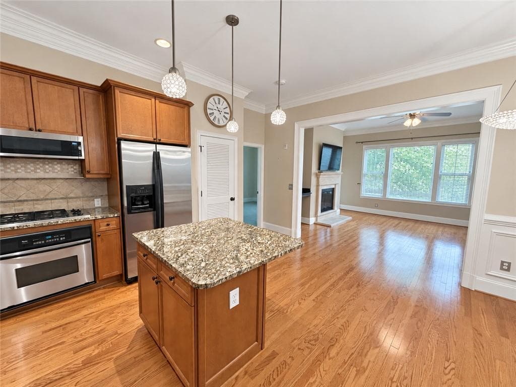 2 bedroom, 2 bathroom, 1,164 sq ft condominium for rent at 11 Perimeter Center 1408, Dunwoody, GA 30346 for $2,350 a month — photo 1 of 29