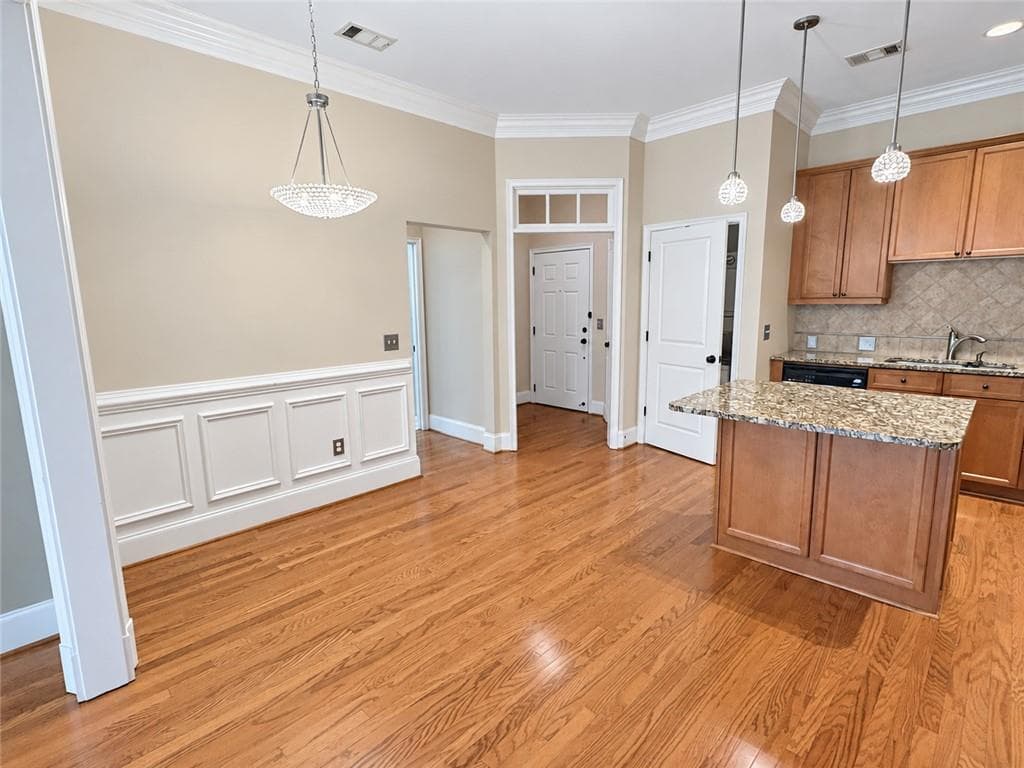 2 bedroom, 2 bathroom, 1,164 sq ft condominium for rent at 11 Perimeter Center 1408, Dunwoody, GA 30346 for $2,350 a month — photo 7