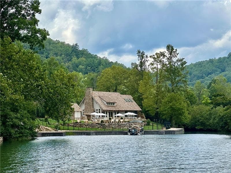 4 bedroom, 5 bathroom, 2,962 sq ft single family residence for sale at 130 Cove View Lane, Clarkesville, GA 30523 — photo 8