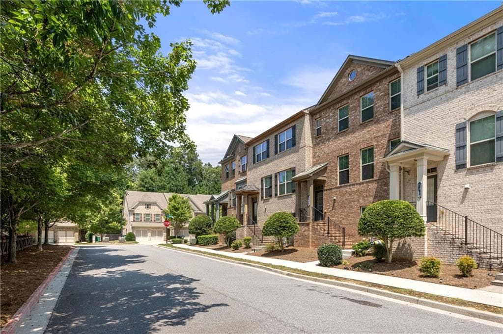 3 bedroom, 4 bathroom, 2,304 sq ft townhouse for sale at 849 Ivy Vine Place, Milton, GA 30004 — photo 2
