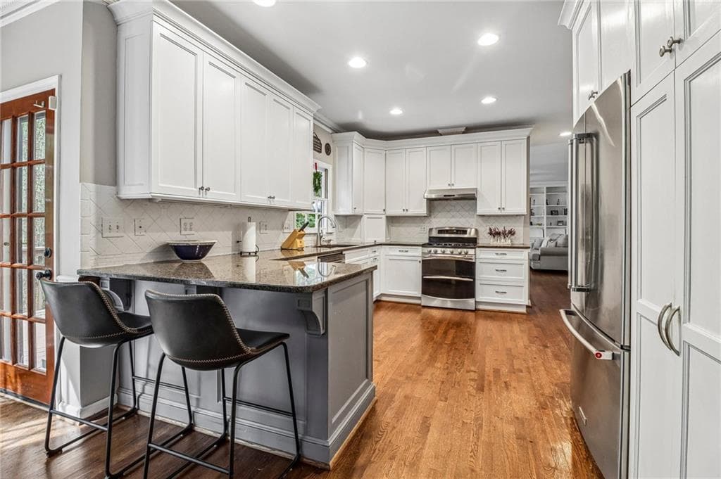 4 bedroom, 5 bathroom, 4,313 sq ft single family residence for sale at 415 Holly Stream Trail, Roswell, GA 30075 — photo 8