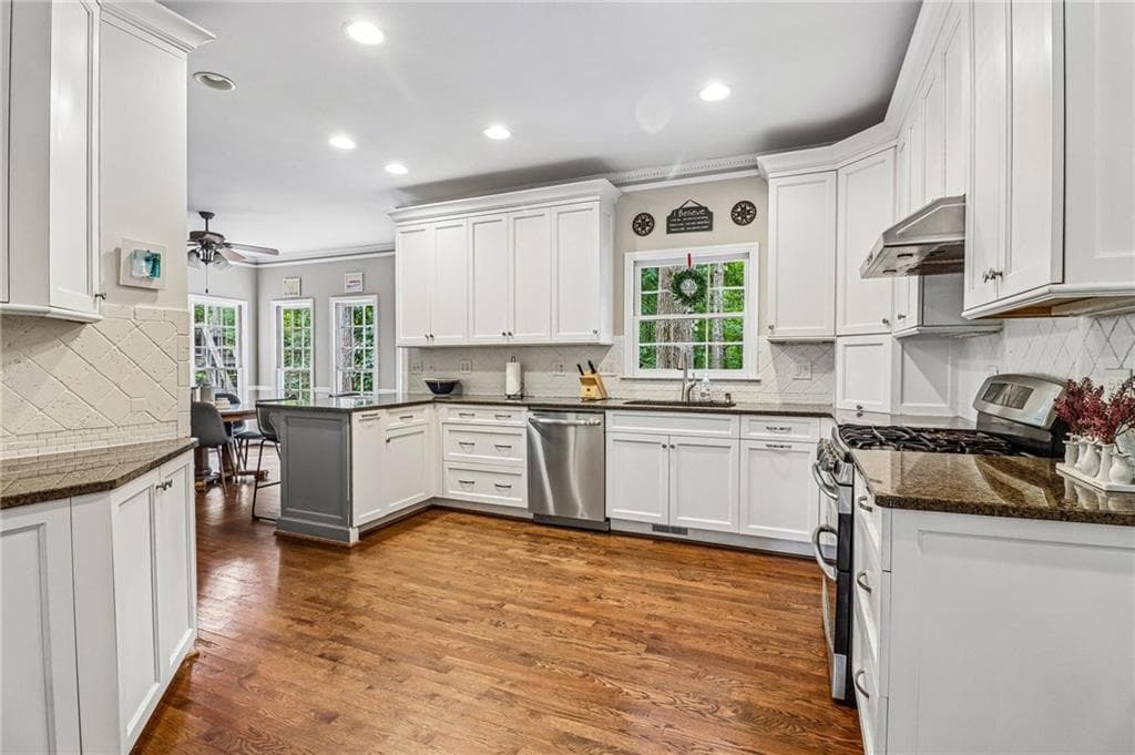 4 bedroom, 5 bathroom, 4,313 sq ft single family residence for sale at 415 Holly Stream Trail, Roswell, GA 30075 — photo 9