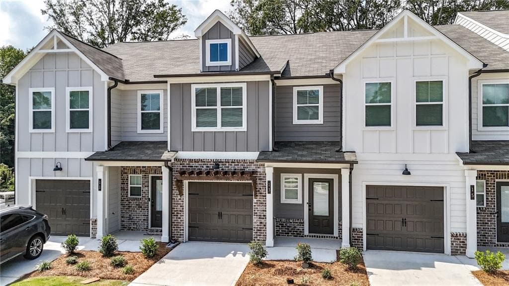 3 bedroom, 3 bathroom, 1,585 sq ft townhouse for sale at 13 Sparks Way, Austell, GA 30106